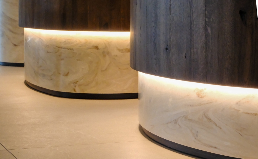 Cylindrical counters in Corian<sup>®</sup> Dune Prima. Copyright by Hilton Gdańsk